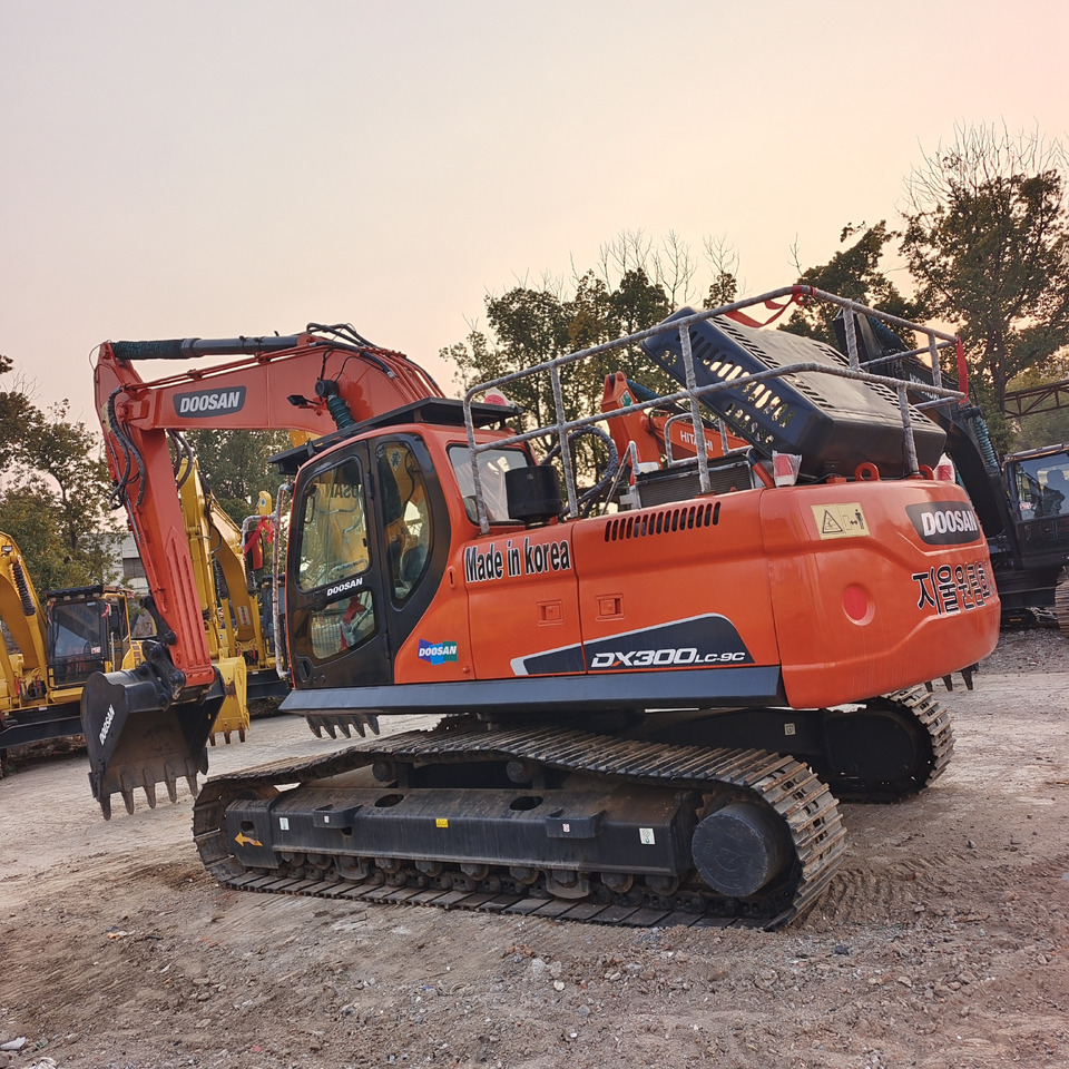 DOOSAN DX300LC-9C Doosan DX 300 LC - 9 C - Багер гасеничар: слика 1 DOOSAN DX300LC-9C Doosan DX 300 LC - 9 C - Багер гасеничар: слика 1