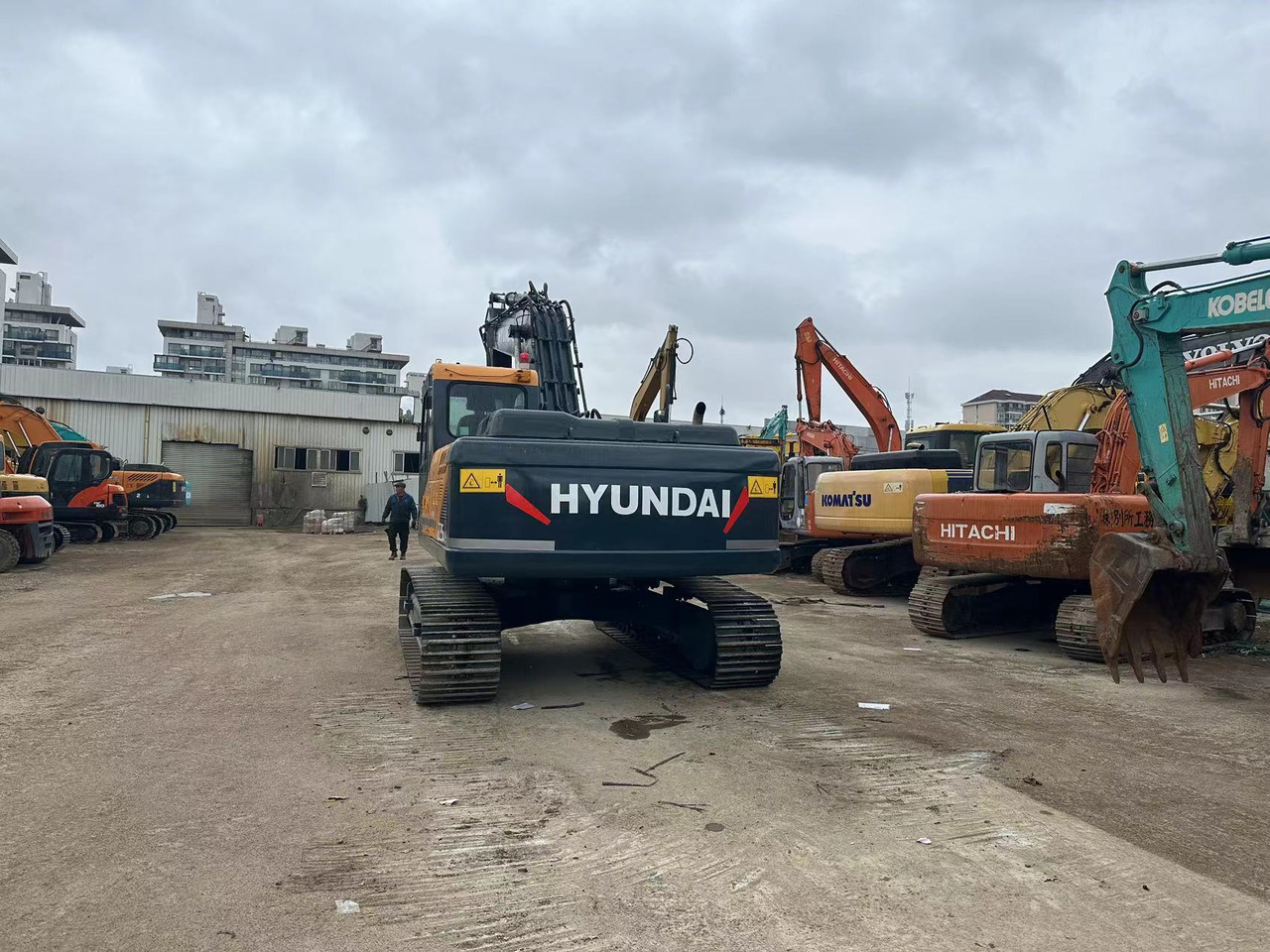 HYUNDAI 225LC-9T 225 LC - 9T 220LC-9S 330LC-9T - Багер гасеничар: слика 4 HYUNDAI 225LC-9T 225 LC - 9T 220LC-9S 330LC-9T - Багер гасеничар: слика 4