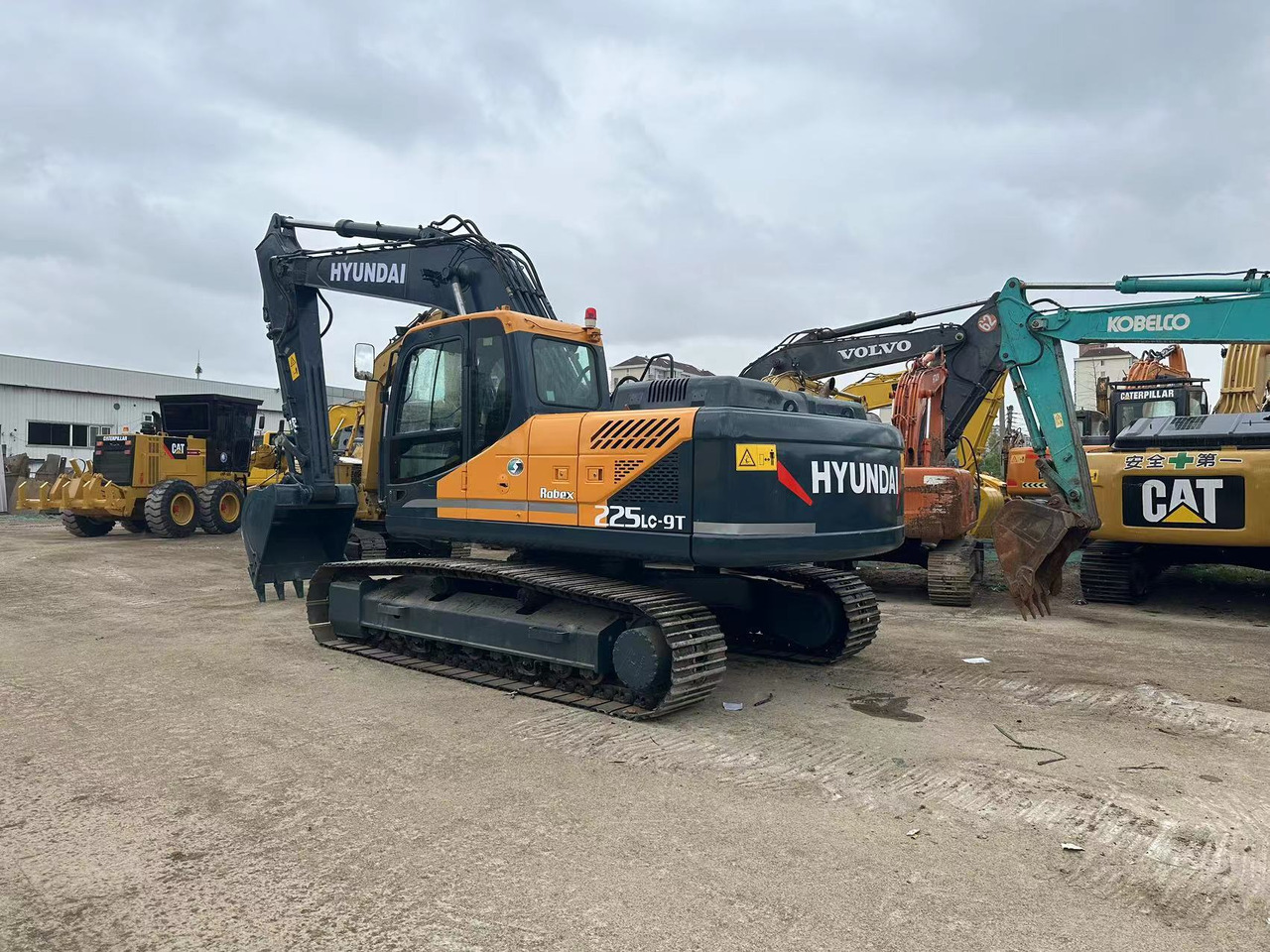 HYUNDAI 225LC-9T - Багер гасеничар: слика 1 HYUNDAI 225LC-9T - Багер гасеничар: слика 1
