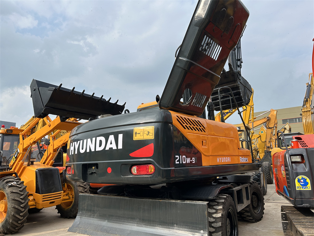 HYUNDAI ROBEX 210W-9S - Багер на тркала: слика 1 HYUNDAI ROBEX 210W-9S - Багер на тркала: слика 1
