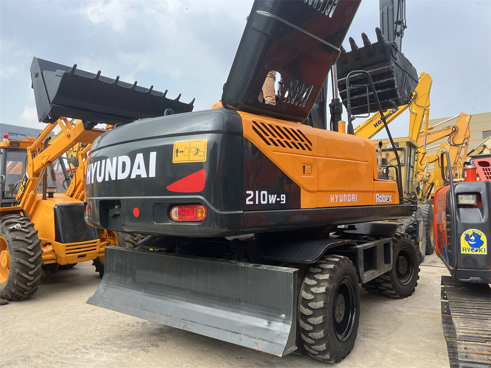 HYUNDAI ROBEX 210W-9S - Багер на тркала: слика 2 HYUNDAI ROBEX 210W-9S - Багер на тркала: слика 2