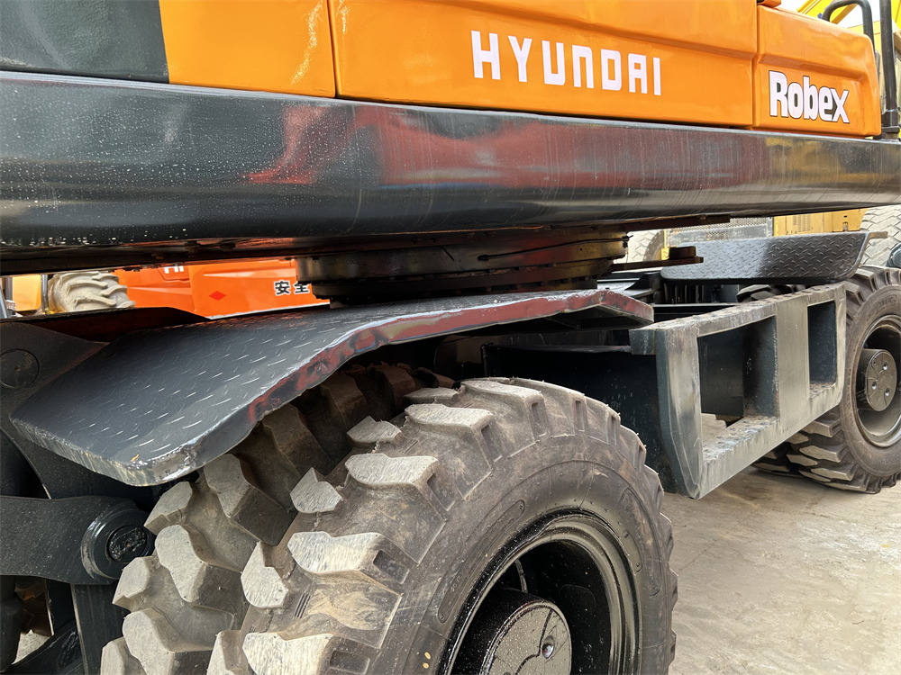 HYUNDAI ROBEX 210W-9S - Багер на тркала: слика 4 HYUNDAI ROBEX 210W-9S - Багер на тркала: слика 4