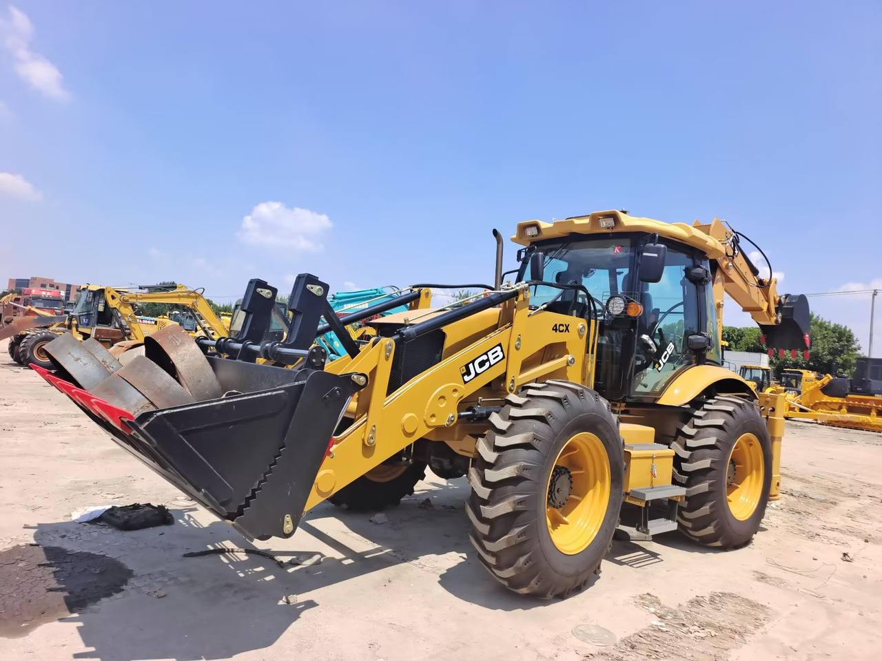 JCB 4CX BRAND NEW 4*4 DRIVE - Багер гасеничар: слика 2 JCB 4CX BRAND NEW 4*4 DRIVE - Багер гасеничар: слика 2
