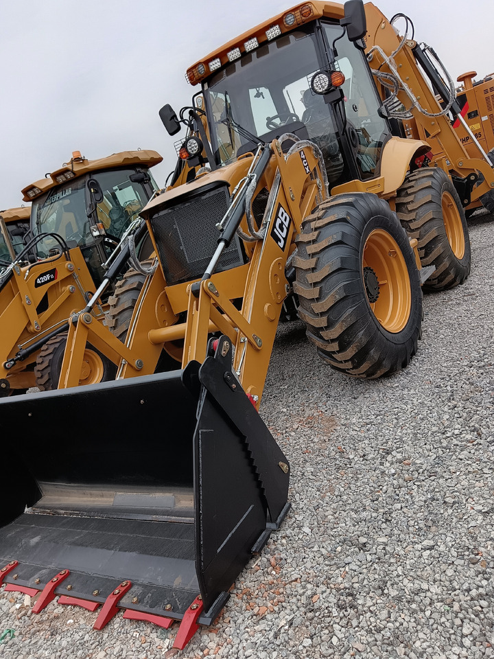 JCB 4CX BRAND NEW - Ровокопач: слика 4 JCB 4CX BRAND NEW - Ровокопач: слика 4