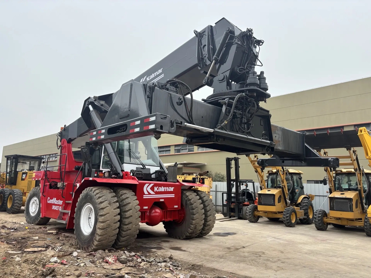 KALMAR DRS 4527 - S5 DRF450 DRT 450 45TON CONTAINER HANDLER - Сложувачки досегнувач: слика 2 KALMAR DRS 4527 - S5 DRF450 DRT 450 45TON CONTAINER HANDLER - Сложувачки досегнувач: слика 2