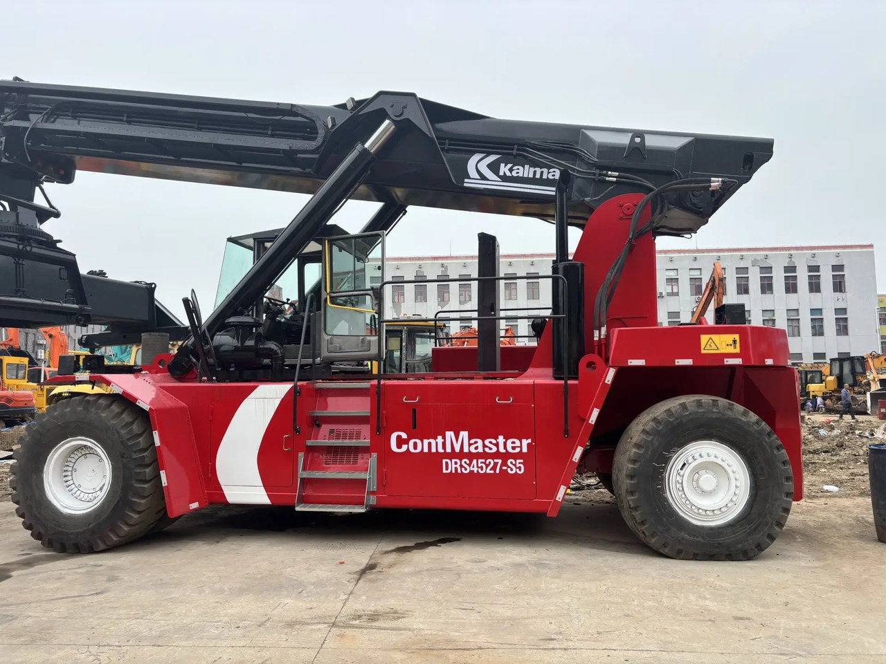 KALMAR DRS 4527 - S5 DRF450 DRT 450 45TON CONTAINER HANDLER - Сложувачки досегнувач: слика 5 KALMAR DRS 4527 - S5 DRF450 DRT 450 45TON CONTAINER HANDLER - Сложувачки досегнувач: слика 5