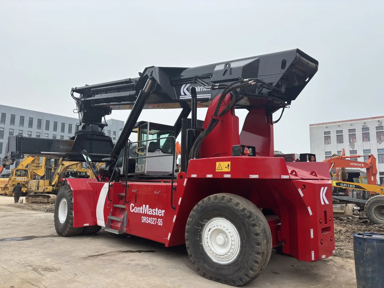 KALMAR DRS 4527 - S5 DRF450 DRT 450 45TON CONTAINER HANDLER - Сложувачки досегнувач: слика 3 KALMAR DRS 4527 - S5 DRF450 DRT 450 45TON CONTAINER HANDLER - Сложувачки досегнувач: слика 3