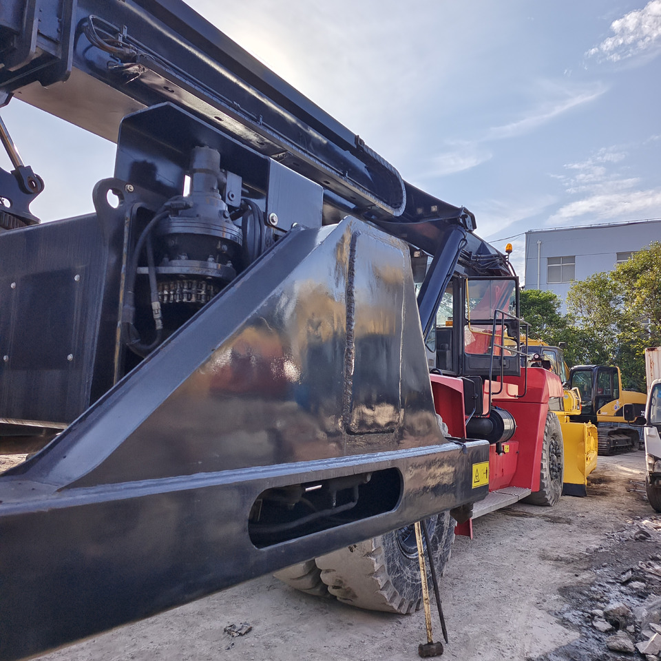 KALMAR DRT450 45 TON DRF 450 DRU450 DRD 450 - Сложувачки досегнувач: слика 5 KALMAR DRT450 45 TON DRF 450 DRU450 DRD 450 - Сложувачки досегнувач: слика 5