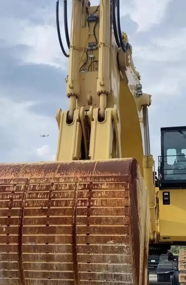 KOMATSU PC2000 200 TON EXCAVATOR MINING DIGGER - Рударска машина: слика 2 KOMATSU PC2000 200 TON EXCAVATOR MINING DIGGER - Рударска машина: слика 2