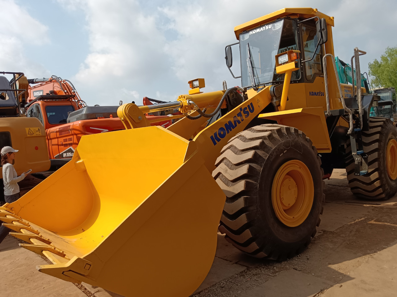 KOMATSU WA470-3 - Натоварувач на тркала: слика 2 KOMATSU WA470-3 - Натоварувач на тркала: слика 2
