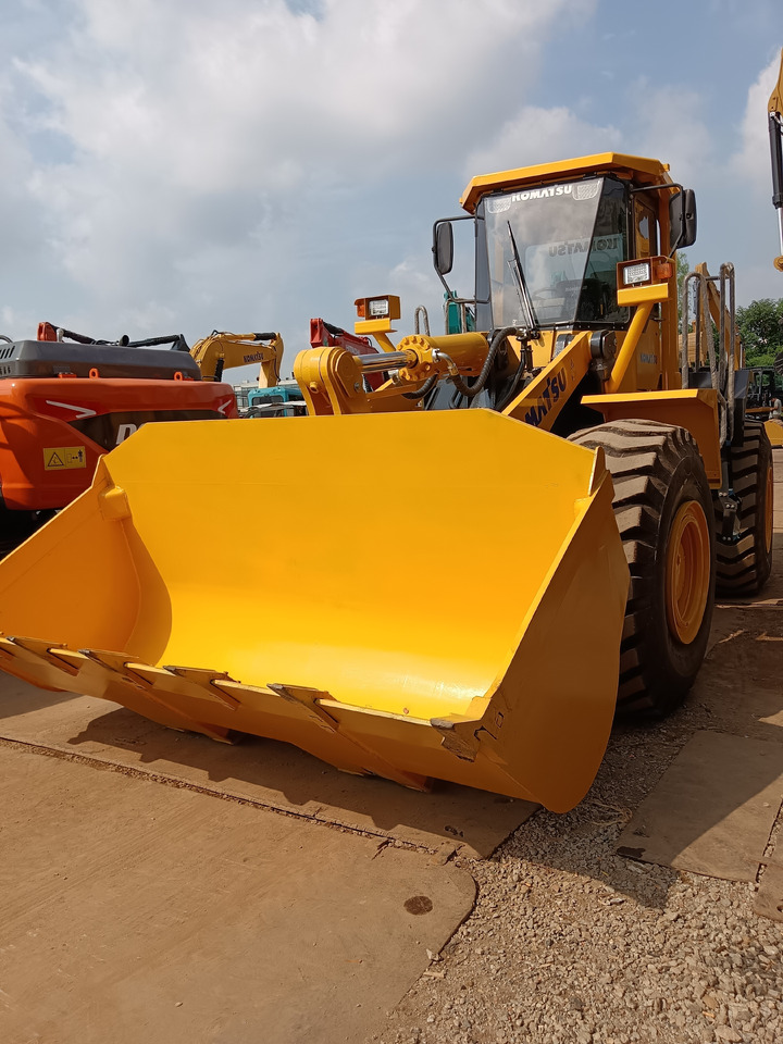 KOMATSU WA470-3 - Натоварувач на тркала: слика 1 KOMATSU WA470-3 - Натоварувач на тркала: слика 1