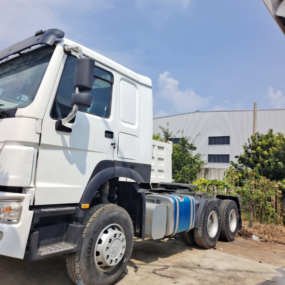 SINOTRUK HOWO 371 6*4 TRACTOR HEAD - Камион влекач: слика 1 SINOTRUK HOWO 371 6*4 TRACTOR HEAD - Камион влекач: слика 1