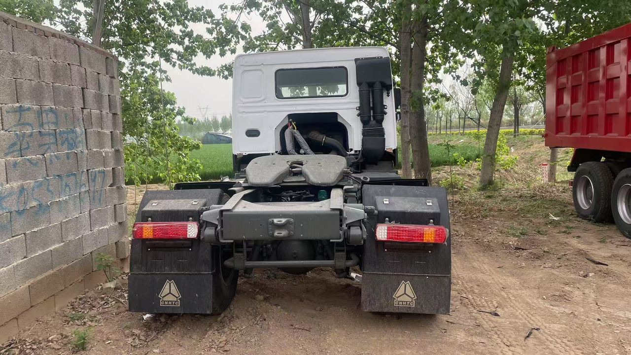 SINOTRUK HOWO 4*2 TRACTOR HEAD 371 375 380 400 420 HP - Камион влекач: слика 3 SINOTRUK HOWO 4*2 TRACTOR HEAD 371 375 380 400 420 HP - Камион влекач: слика 3