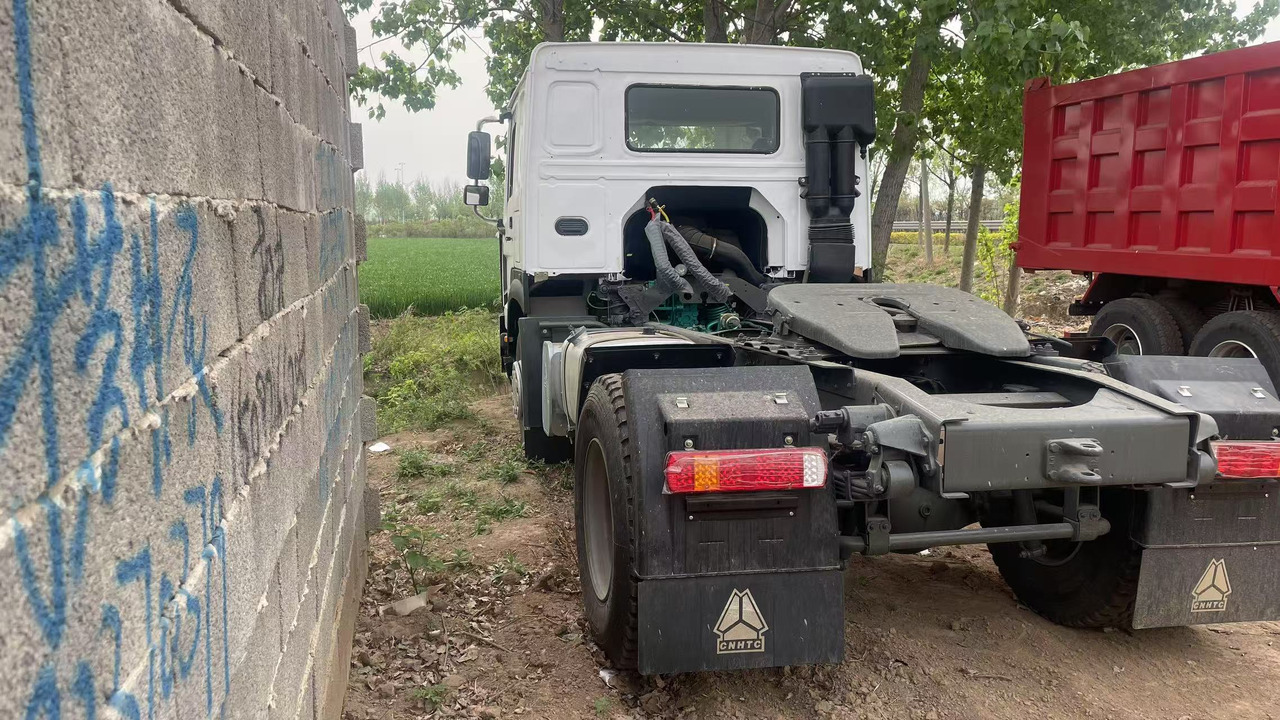 SINOTRUK HOWO 4*2 TRACTOR HEAD 371 375 380 400 420 HP - Камион влекач: слика 4 SINOTRUK HOWO 4*2 TRACTOR HEAD 371 375 380 400 420 HP - Камион влекач: слика 4