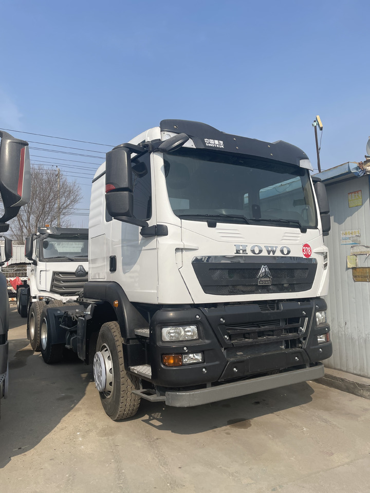 SINOTRUK HOWO 420HP TRACTOR HEAD - Камион влекач: слика 2 SINOTRUK HOWO 420HP TRACTOR HEAD - Камион влекач: слика 2