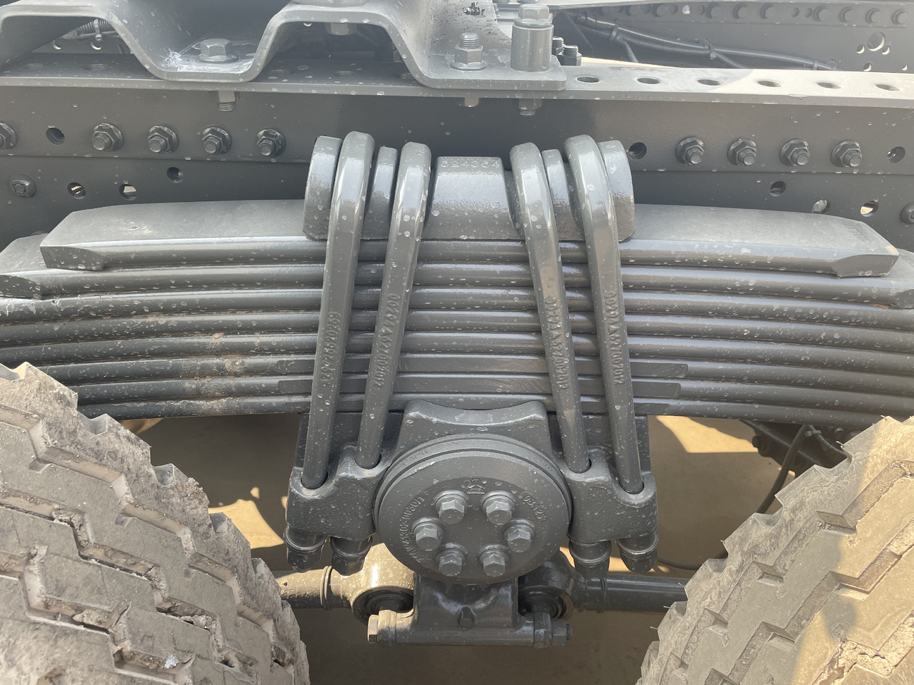 SINOTRUK HOWO 420HP TRACTOR HEAD - Камион влекач: слика 4 SINOTRUK HOWO 420HP TRACTOR HEAD - Камион влекач: слика 4