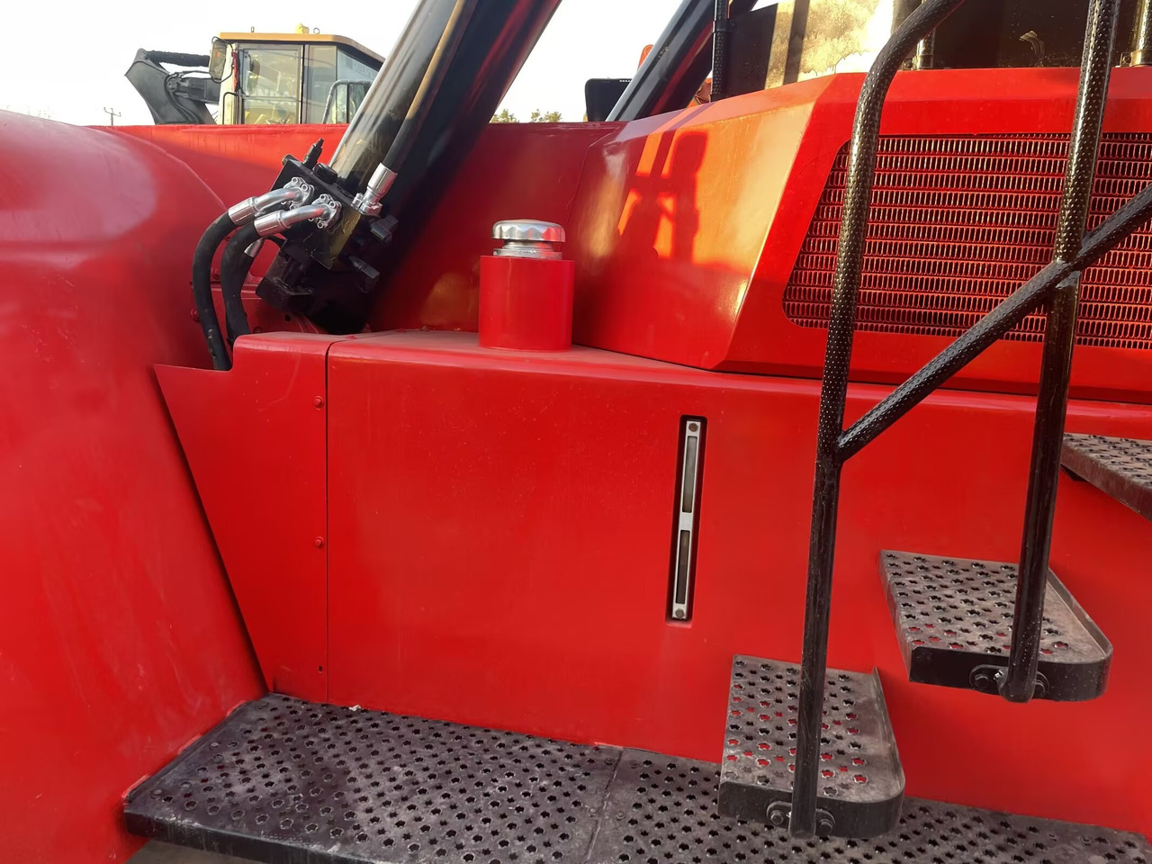 SANY SRSC45C30 45 TON CAPACITY - Сложувачки досегнувач: слика 4 SANY SRSC45C30 45 TON CAPACITY - Сложувачки досегнувач: слика 4