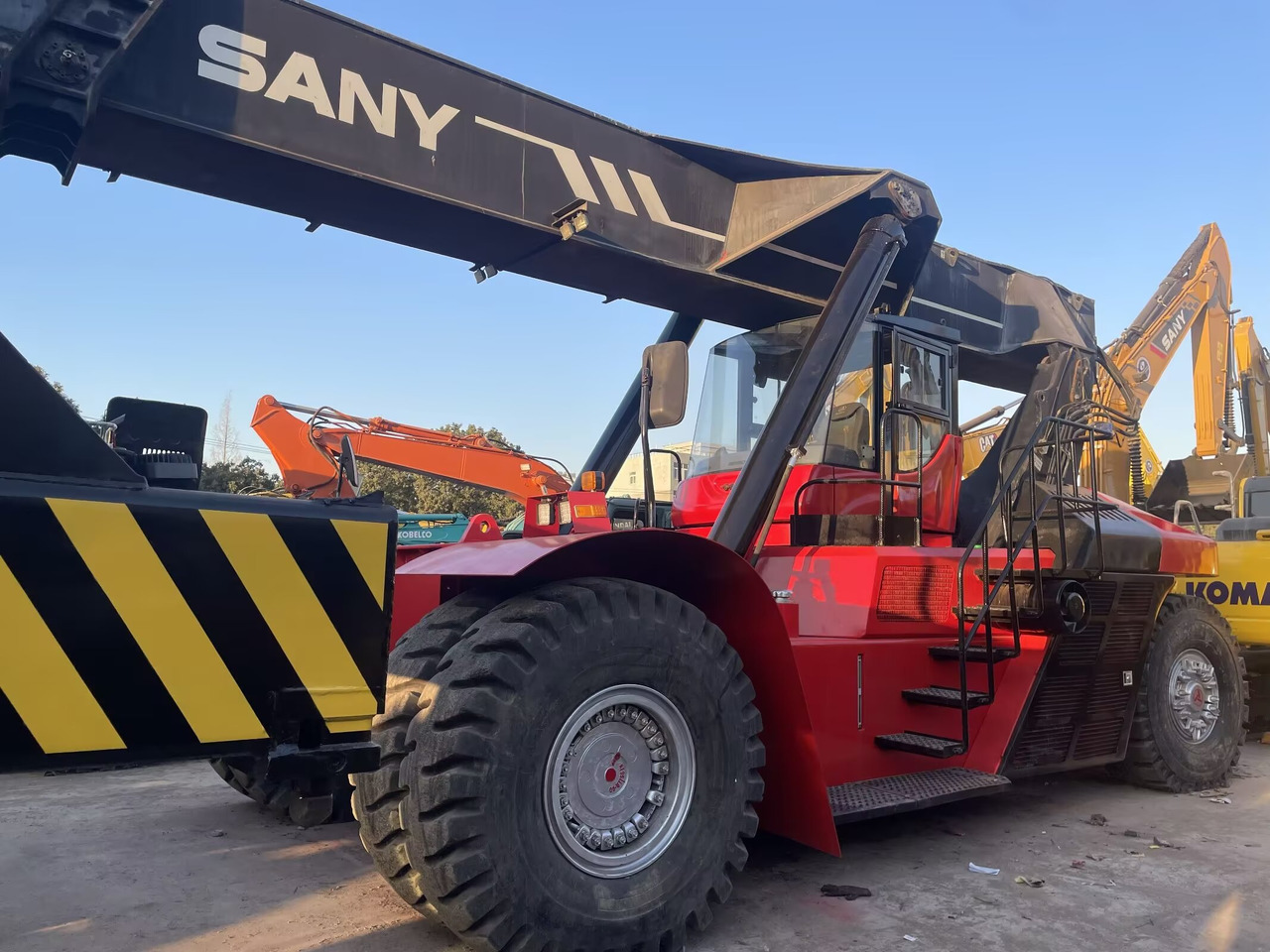 SANY SRSC45C30 45 TON CAPACITY - Сложувачки досегнувач: слика 2 SANY SRSC45C30 45 TON CAPACITY - Сложувачки досегнувач: слика 2