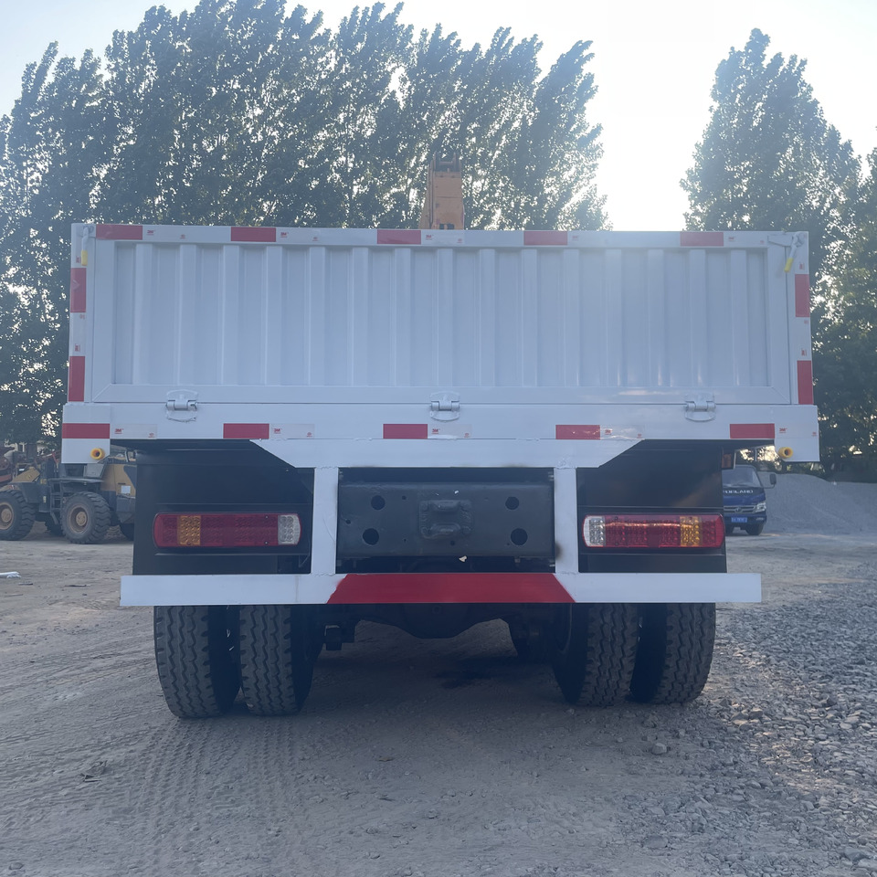 SINOTRUK HOWO 8 TON CRANE TRUCK - Камион со кран: слика 4 SINOTRUK HOWO 8 TON CRANE TRUCK - Камион со кран: слика 4