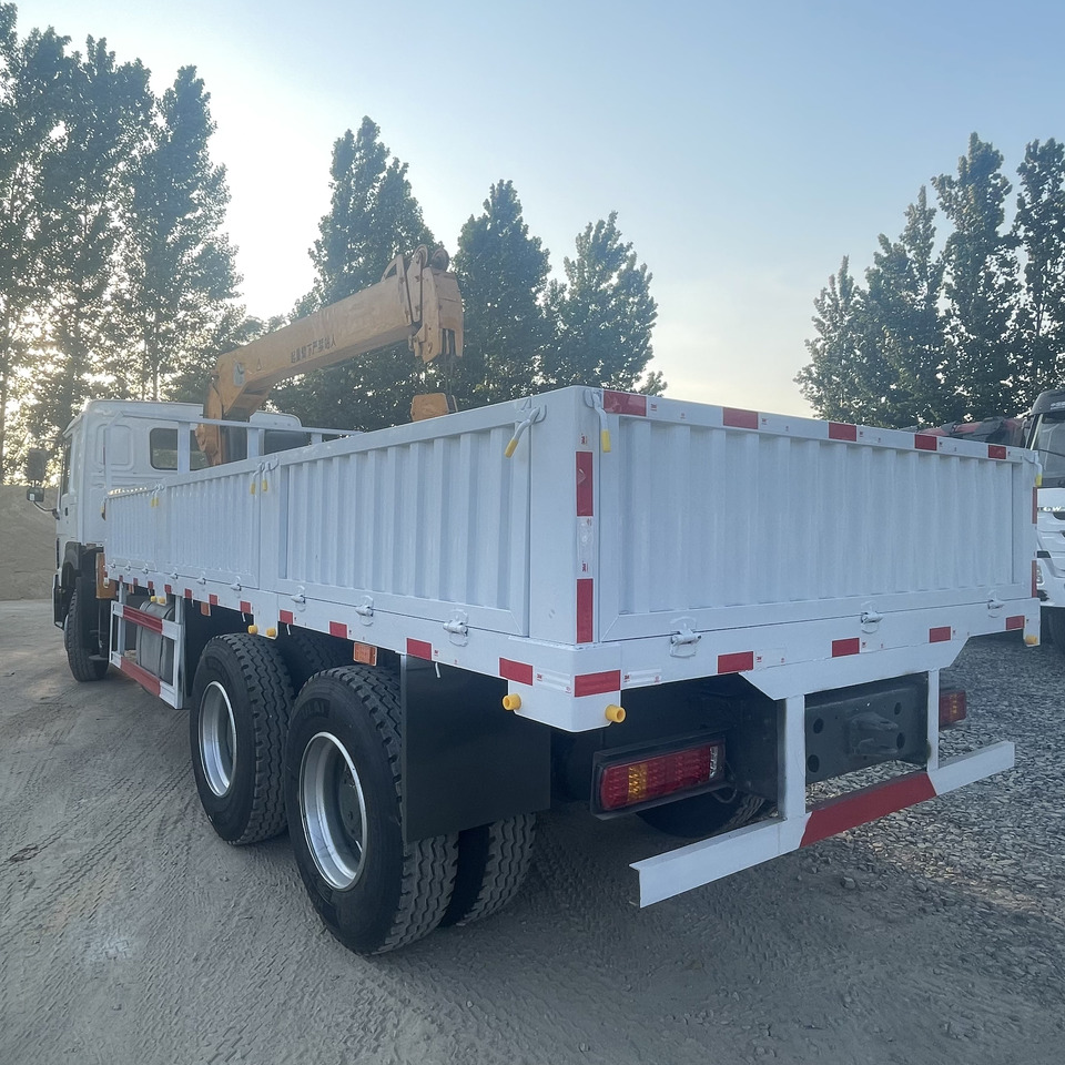 SINOTRUK HOWO 8 TON TRUCK-MOUNTED CRANE - Камион со кран: слика 3 SINOTRUK HOWO 8 TON TRUCK-MOUNTED CRANE - Камион со кран: слика 3
