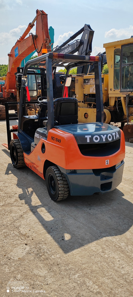 TOYOTA FD35 - Дизел вилушкар: слика 4 TOYOTA FD35 - Дизел вилушкар: слика 4