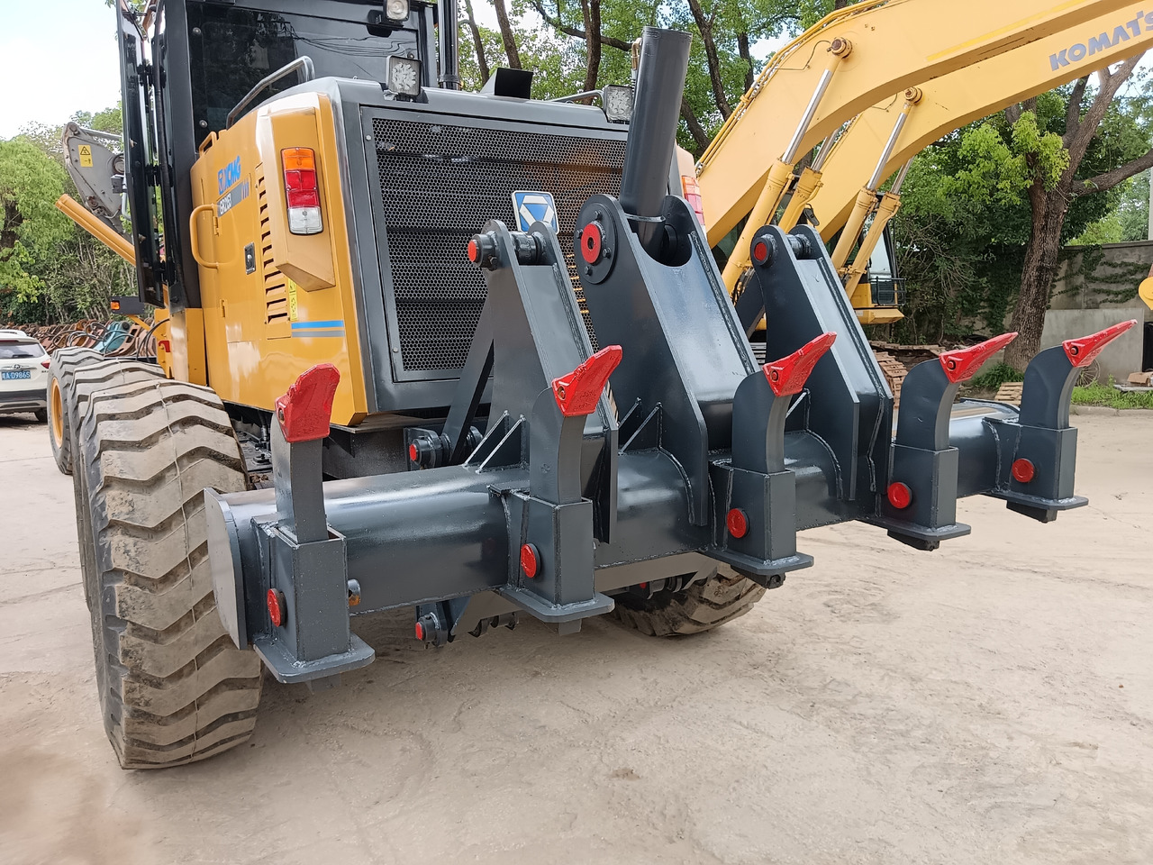 XCMG GR2153 WITH RIPPER AND TWO BLADES - Порамнувач: слика 2 XCMG GR2153 WITH RIPPER AND TWO BLADES - Порамнувач: слика 2