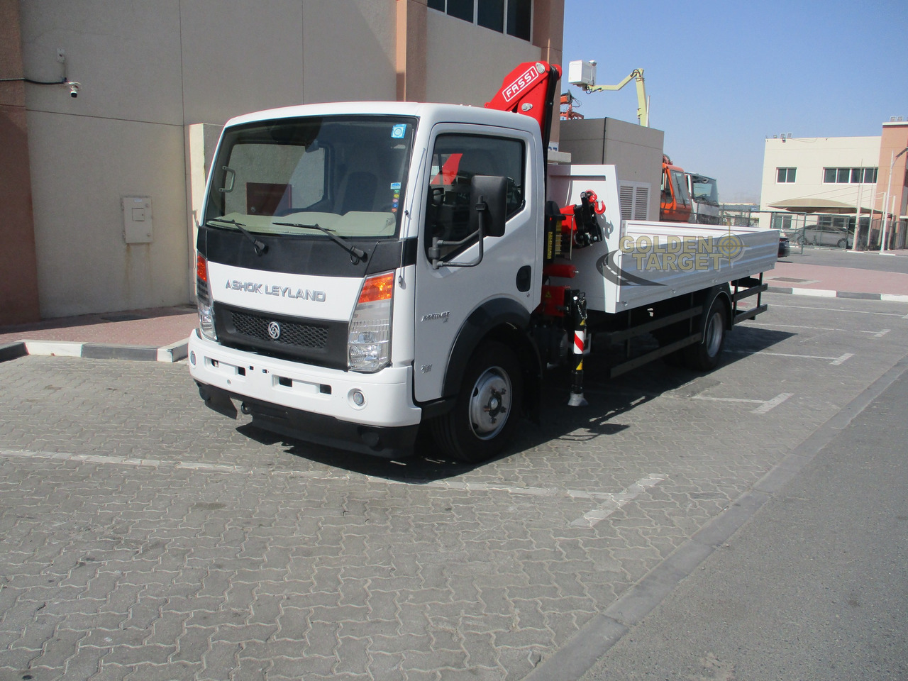 Ashok Leyland PARTNER LX 4x2 with Fassi F50A.022 Crane - Камион со кран: слика 2 Ashok Leyland PARTNER LX 4x2 with Fassi F50A.022 Crane - Камион со кран: слика 2