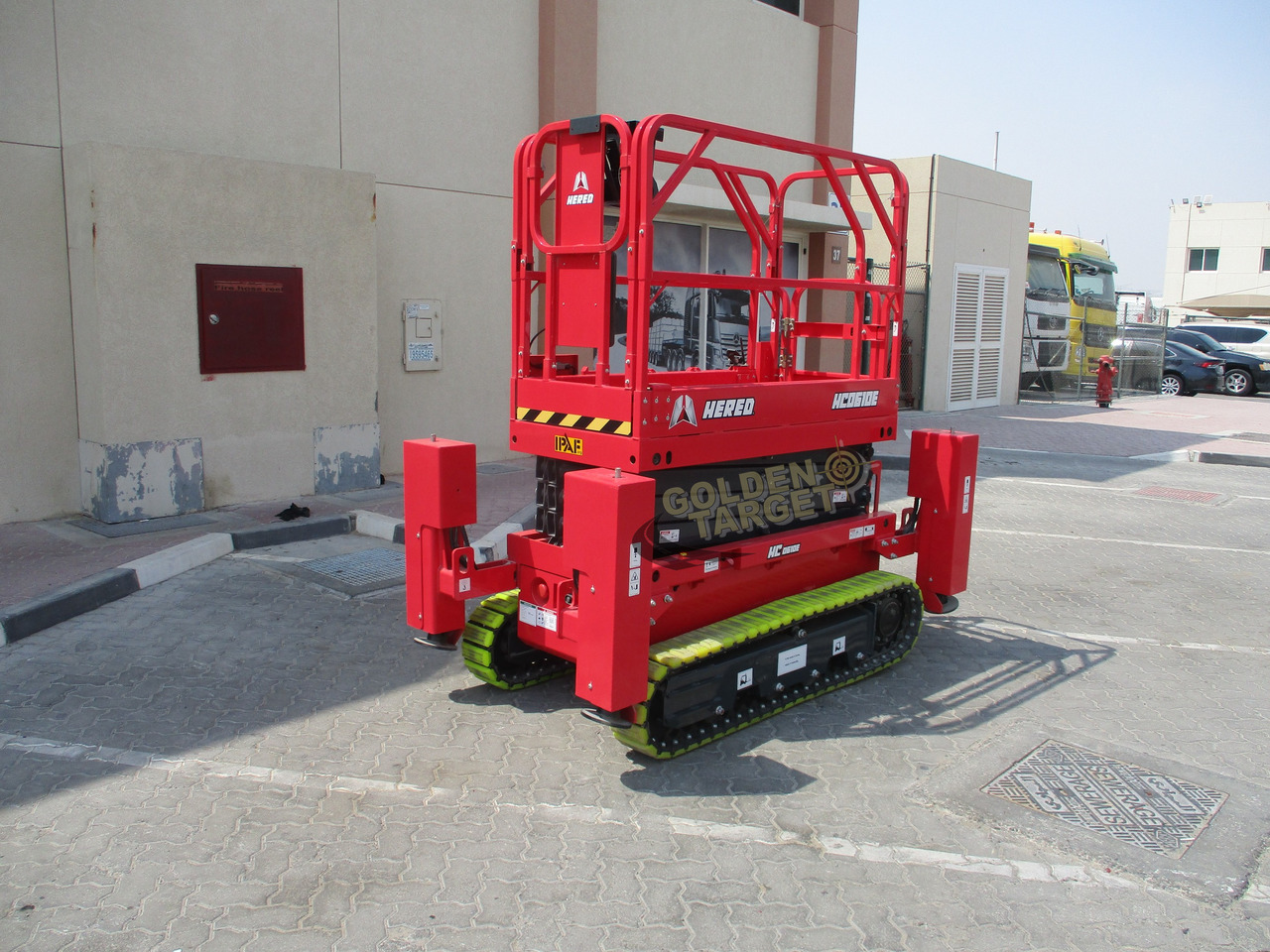 Hered HC0610E Electric Crawler Scissor Lift - Кревач ножица: слика 2 Hered HC0610E Electric Crawler Scissor Lift - Кревач ножица: слика 2