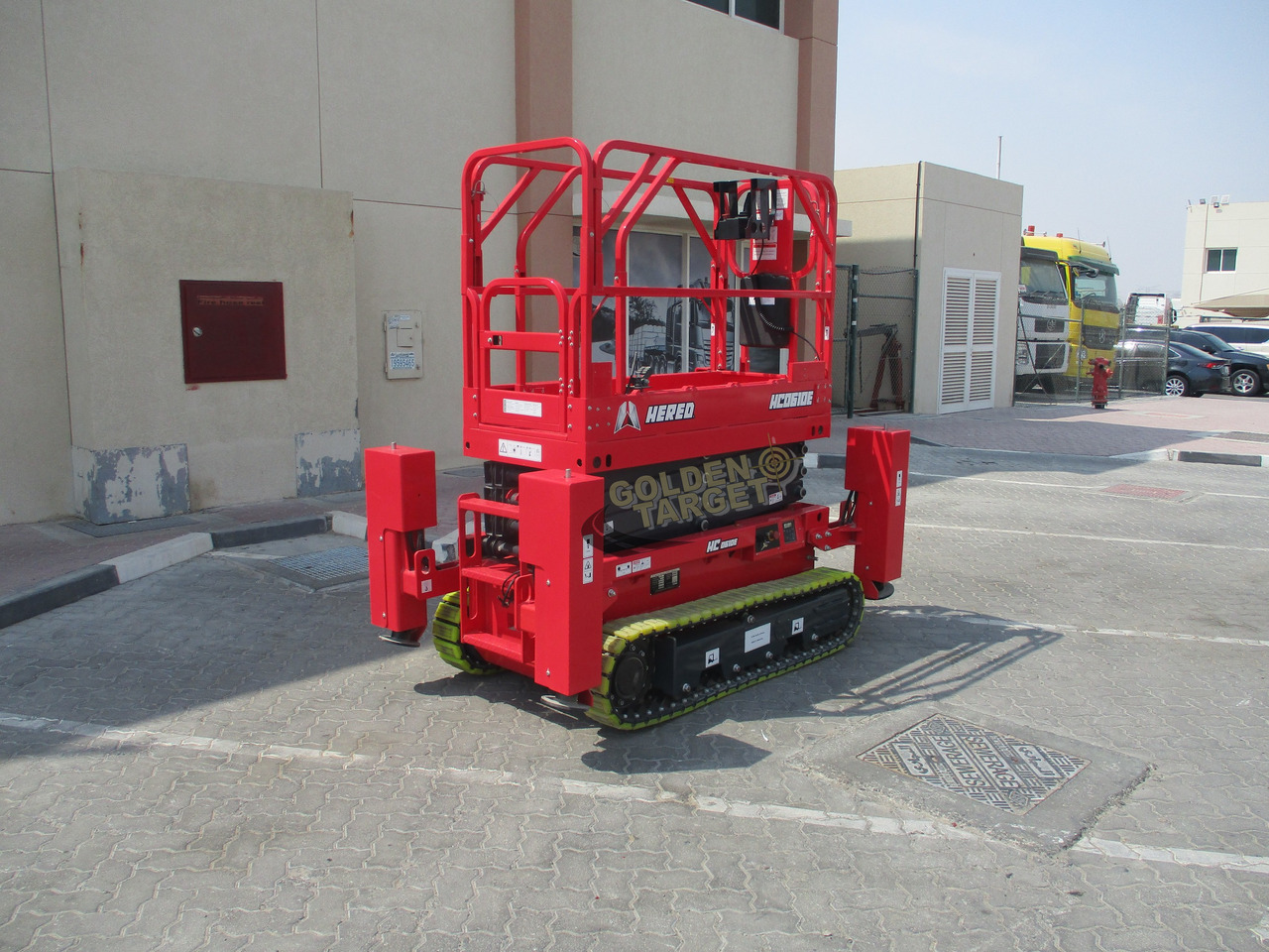 Hered HC0610E Electric Crawler Scissor Lift - Кревач ножица: слика 3 Hered HC0610E Electric Crawler Scissor Lift - Кревач ножица: слика 3