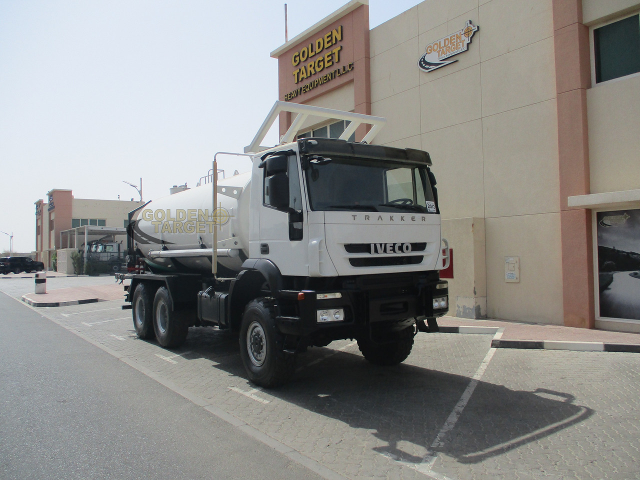 IVECO TRAKKER 380 6x6 Tanker - Камион цистерна: слика 1 IVECO TRAKKER 380 6x6 Tanker - Камион цистерна: слика 1