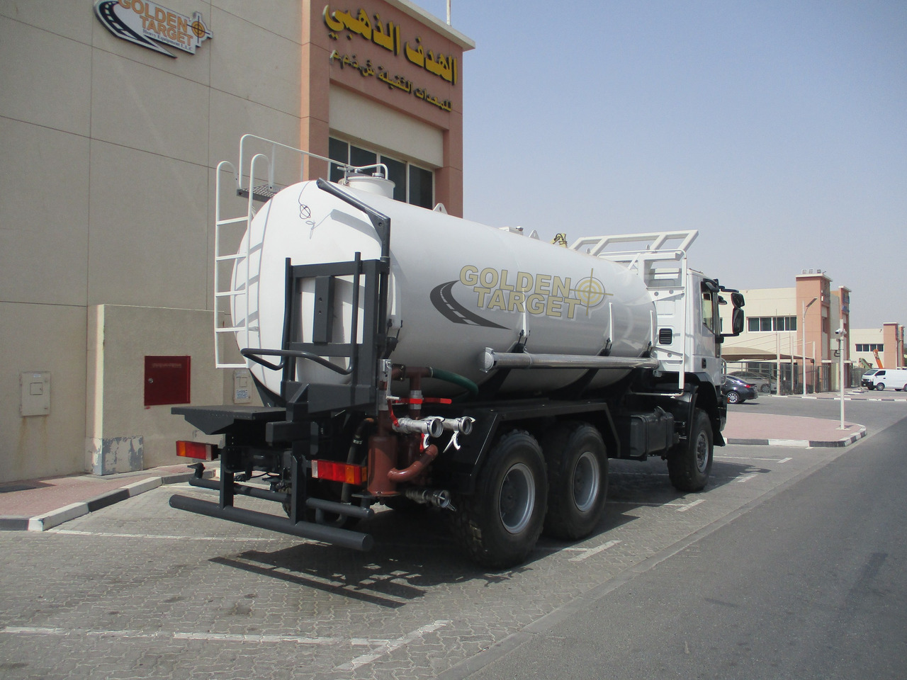 IVECO TRAKKER 380 6x6 Tanker - Камион цистерна: слика 3 IVECO TRAKKER 380 6x6 Tanker - Камион цистерна: слика 3