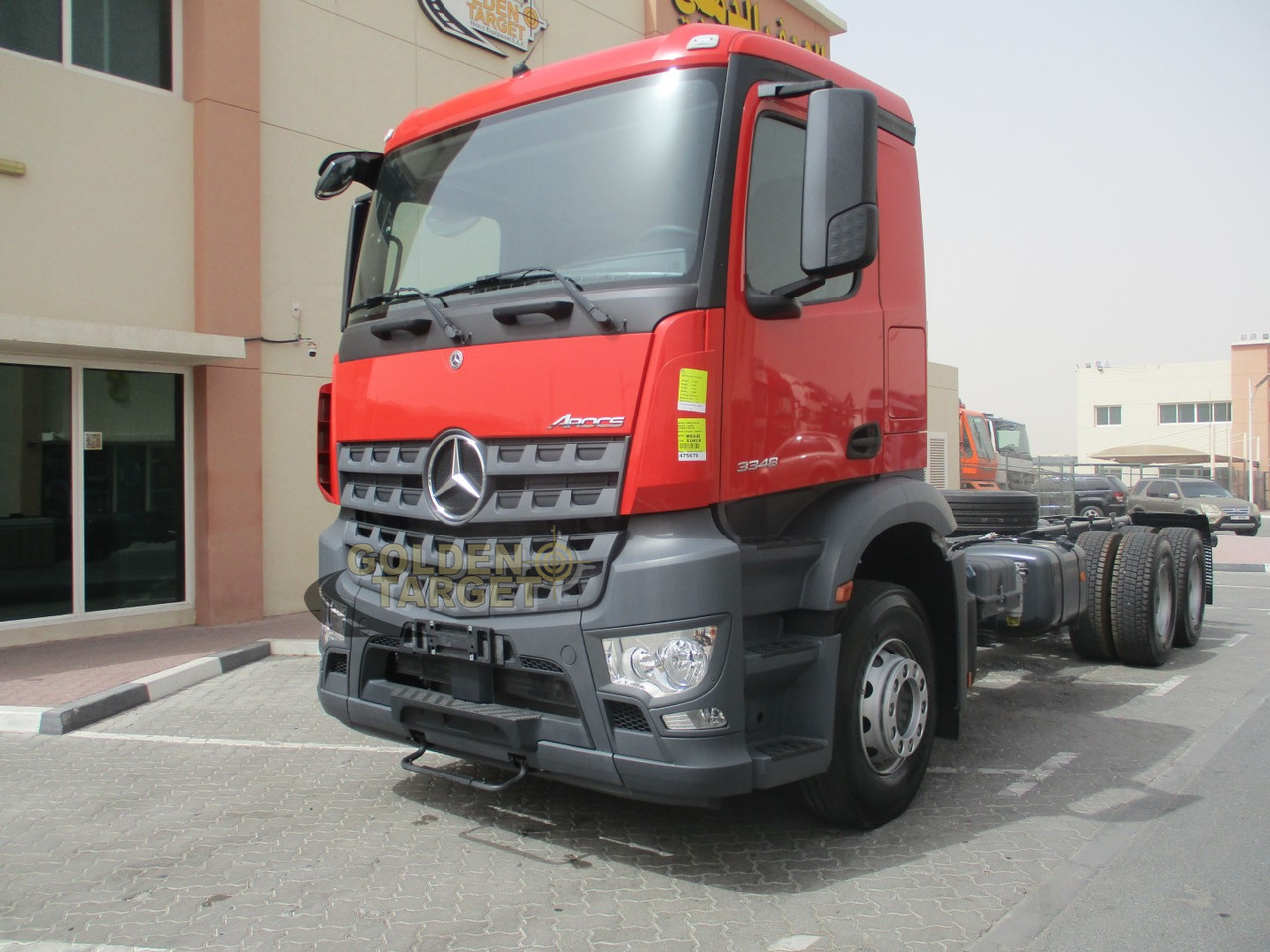 MERCEDES-BENZ Arocs 3348 6x4 Chassis - Камион со кабинска шасија: слика 2 MERCEDES-BENZ Arocs 3348 6x4 Chassis - Камион со кабинска шасија: слика 2