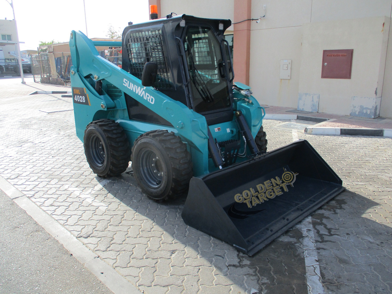SUNWARD SWL4028 Skid Steer Loader - Компактен натоварувач: слика 1 SUNWARD SWL4028 Skid Steer Loader - Компактен натоварувач: слика 1