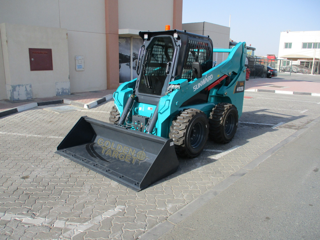 SUNWARD SWL4028 Skid Steer Loader - Компактен натоварувач: слика 2 SUNWARD SWL4028 Skid Steer Loader - Компактен натоварувач: слика 2