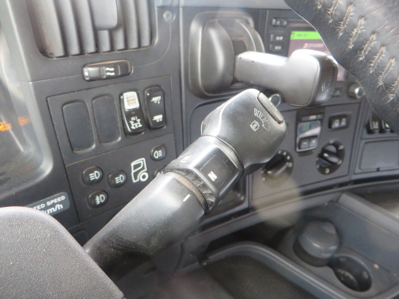 Камион за дрва, Камион со кран Scania G450 6x4Timber: слика 18