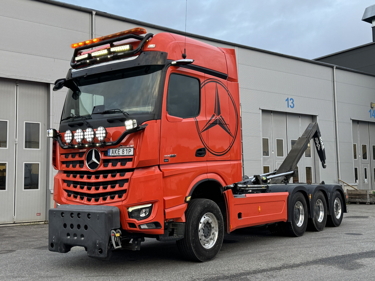 Tridemväxlare Mercedes-Benz Arocs 3758 -2023 | JOAB 24 ton | Plogutrustad - Камион со кука за подигање: слика 1 Tridemväxlare Mercedes-Benz Arocs 3758 -2023 | JOAB 24 ton | Plogutrustad - Камион со кука за подигање: слика 1