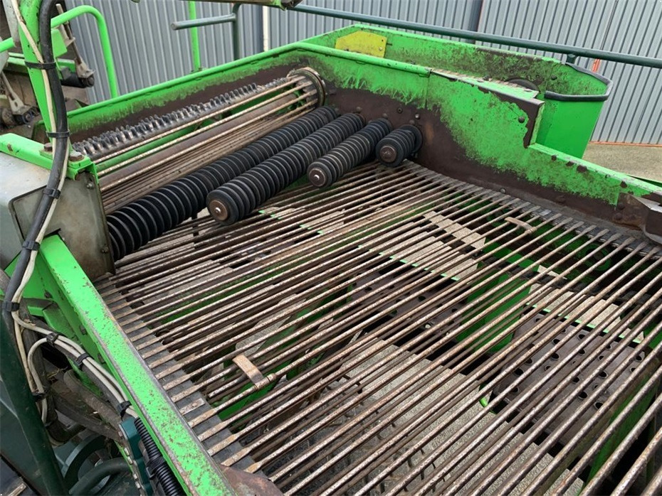 Лизинг на  AVR
8200 Spirit Ekstra aksel med hjultræk AVR
8200 Spirit Ekstra aksel med hjultræk: слика 19