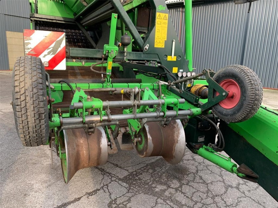 Лизинг на  AVR
8200 Spirit Ekstra aksel med hjultræk AVR
8200 Spirit Ekstra aksel med hjultræk: слика 9