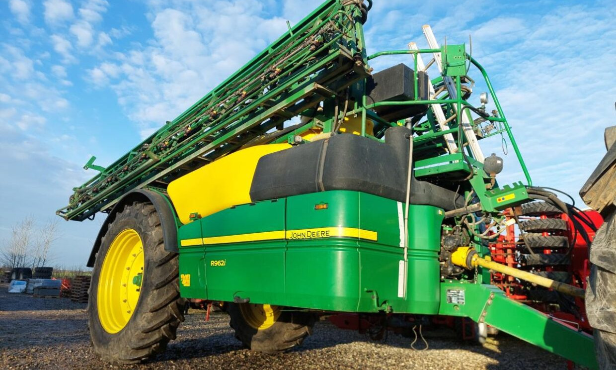John Deere R962i - 36-24m - Стазен распрскувач: слика 2 John Deere R962i - 36-24m - Стазен распрскувач: слика 2