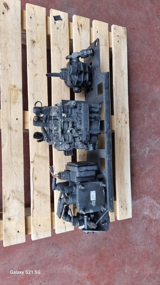 KNORR-BREMSE Knorr-Bremse AIR DRYER Mercedes-Benz ACTROS MP4 - Кочионен вентил за Камион: слика 4 KNORR-BREMSE Knorr-Bremse AIR DRYER Mercedes-Benz ACTROS MP4 - Кочионен вентил за Камион: слика 4