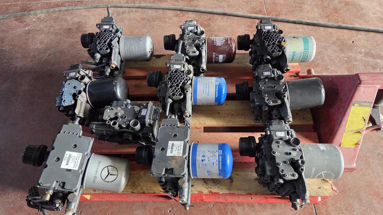 KNORR-BREMSE Knorr-Bremse AIR DRYER Mercedes-Benz ACTROS MP4 - Кочионен вентил за Камион: слика 1 KNORR-BREMSE Knorr-Bremse AIR DRYER Mercedes-Benz ACTROS MP4 - Кочионен вентил за Камион: слика 1