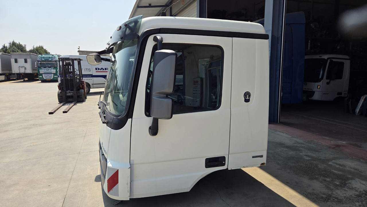 MERCEDES ACTROS MP3 MEDIUM - Кабина: слика 2 MERCEDES ACTROS MP3 MEDIUM - Кабина: слика 2