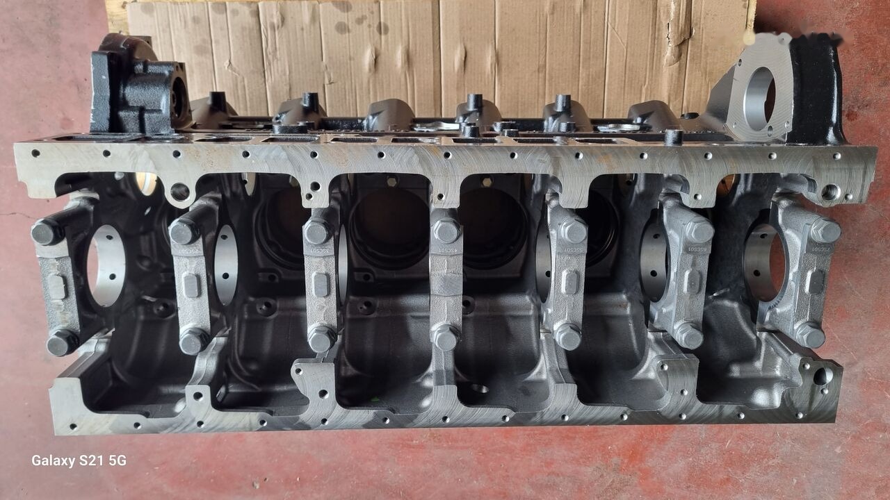 Mercedes-Benz OM 460 LA A 4600110601 Mercedes-Benz TOYRISMO - TRAVEGO - Блок на цилиндерот за Автобус: слика 4 Mercedes-Benz OM 460 LA A 4600110601 Mercedes-Benz TOYRISMO - TRAVEGO - Блок на цилиндерот за Автобус: слика 4