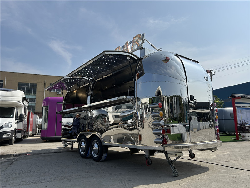 Cocktails Food Trailer Airstream Beer Food Truck - Приколка за продажба на добра: слика 3 Cocktails Food Trailer Airstream Beer Food Truck - Приколка за продажба на добра: слика 3