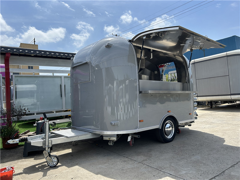 Small Food Trailer Crepes, Gelato & More | European Street Food Truck - Приколка за продажба на добра: слика 4 Small Food Trailer Crepes, Gelato & More | European Street Food Truck - Приколка за продажба на добра: слика 4