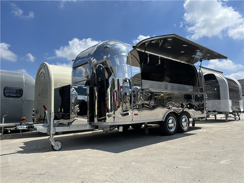 Smash Burger Food Truck Taste of Europe Food Truck: Wood-Fired Pizza, German Sausages & French Crepes - Приколка за продажба на добра: слика 2 Smash Burger Food Truck Taste of Europe Food Truck: Wood-Fired Pizza, German Sausages & French Crepes - Приколка за продажба на добра: слика 2