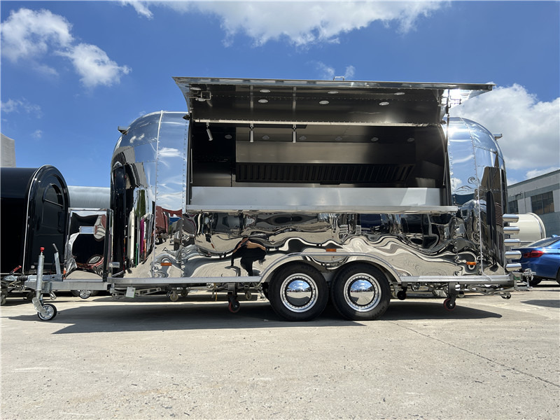 Smash Burger Food Truck Taste of Europe Food Truck: Wood-Fired Pizza, German Sausages & French Crepes - Приколка за продажба на добра: слика 1 Smash Burger Food Truck Taste of Europe Food Truck: Wood-Fired Pizza, German Sausages & French Crepes - Приколка за продажба на добра: слика 1