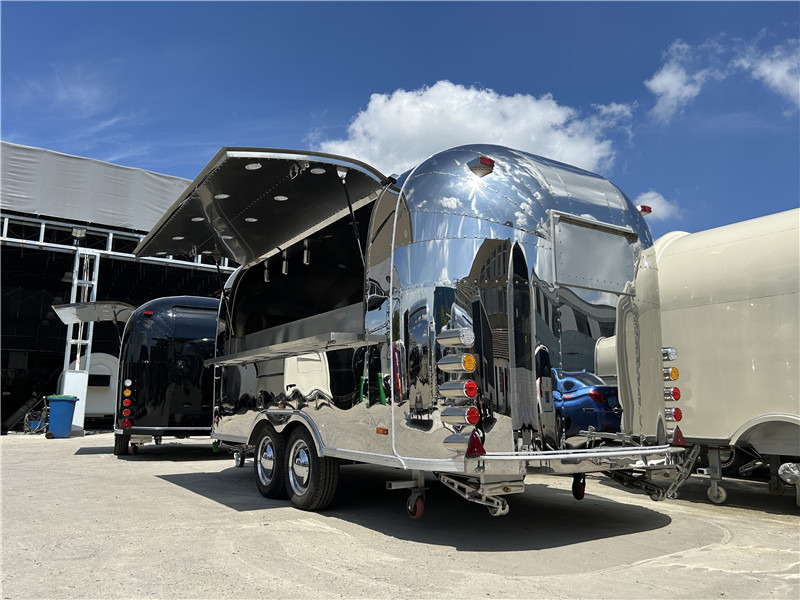 Smash Burger Food Truck Taste of Europe Food Truck: Wood-Fired Pizza, German Sausages & French Crepes - Приколка за продажба на добра: слика 3 Smash Burger Food Truck Taste of Europe Food Truck: Wood-Fired Pizza, German Sausages & French Crepes - Приколка за продажба на добра: слика 3