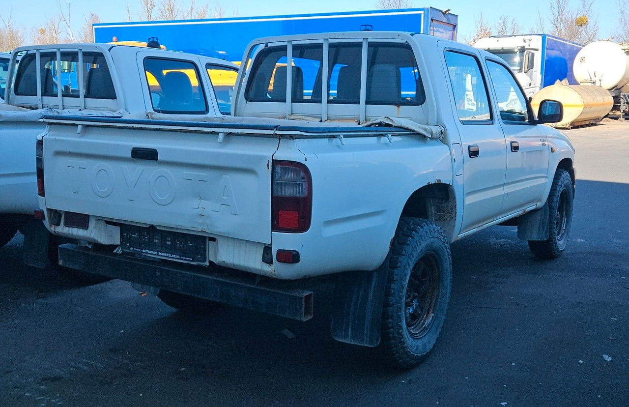 Toyota Hilux Double Cab 4x4 - SUV: слика 3 Toyota Hilux Double Cab 4x4 - SUV: слика 3