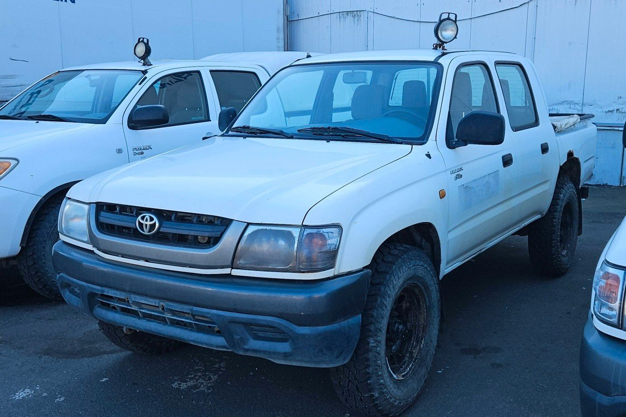 Toyota Hilux Double Cab 4x4 - SUV: слика 2 Toyota Hilux Double Cab 4x4 - SUV: слика 2